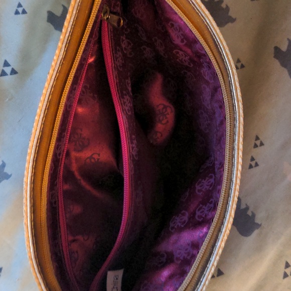 Guess Gold Tone Wrist Bag Shiney Gold - Picture 3 of 5